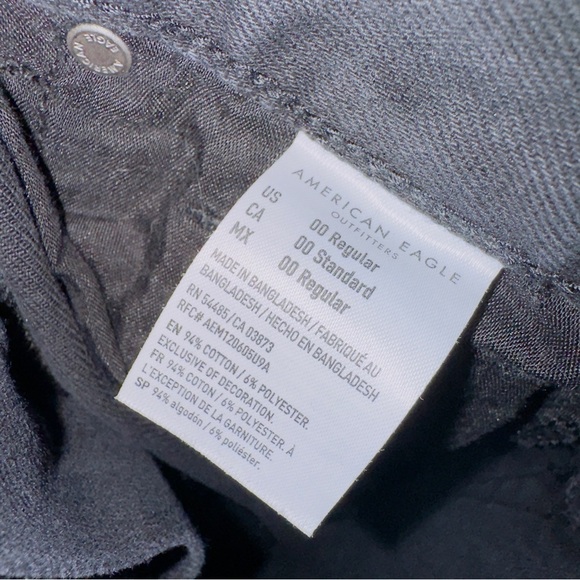 American Eagle AE Black Wash High Waisted Straight Leg Distressed Mom Jean 00 - Picture 6 of 7